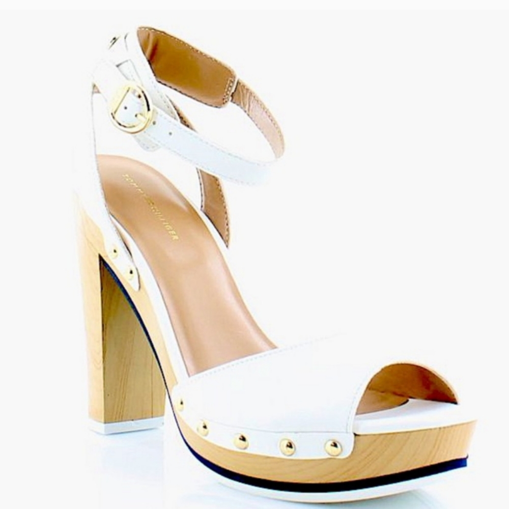 ⭐HP⭐LIKE NEW Tommy Hilfiger  Sandals Size 10M